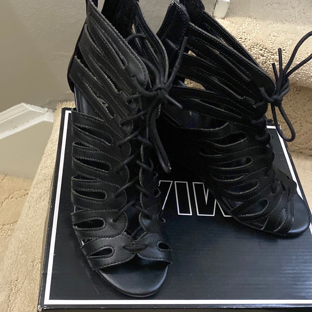 Black wedges
